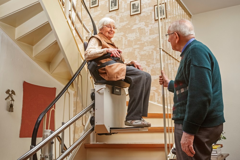 traplift met 2 ouderen
